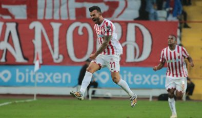 Gol düellosunun kazananı Antalyaspor