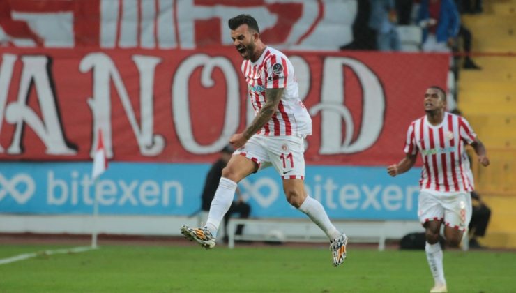 Gol düellosunun kazananı Antalyaspor