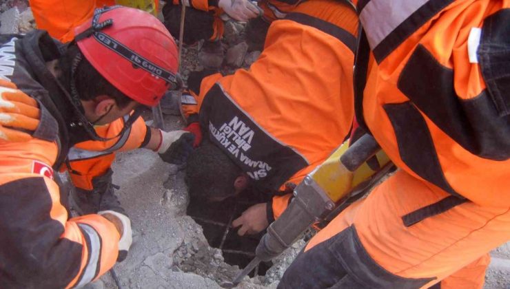 Van depreminin kahramanı: O insanların acısını yakından gördük