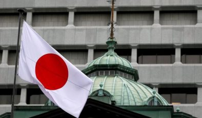 Japonya’da tarikat ilişkileri olan bakan, görevden alındı