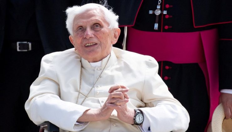 Vatikan: Eski Papa Benedict’in durumu ciddi