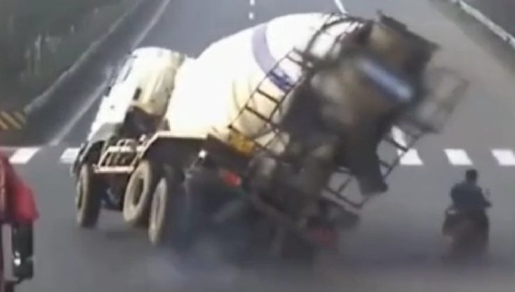 Çin’de motosiklet, beton mikserinin altında kalmaktan saniyelerle kurtuldu