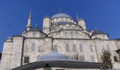 Yeni Camii restorasyonun bitmesi ile ziyaretçi akınına uğradı