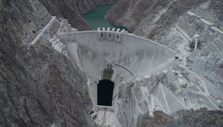 Yusufeli Barajı’ndan ilk su tahliyesi gerçekleşti