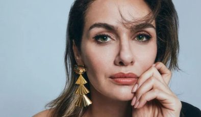 Birce Akalay genç kızlara taş çıkarttı! Bikinili pozu büyüledi