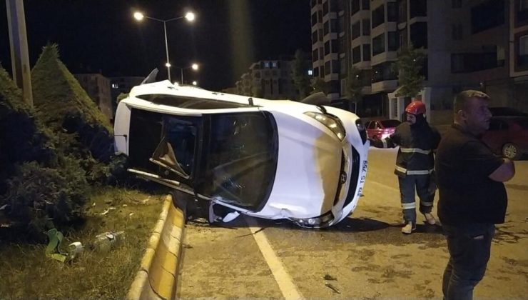 Çorum’da iki otomobil çarpıştı: 3 yaralı