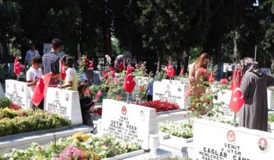 Edirnekapı Şehitliği’nde hüzünlü bayram