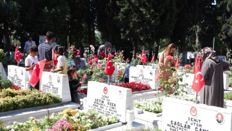 Edirnekapı Şehitliği’nde hüzünlü bayram