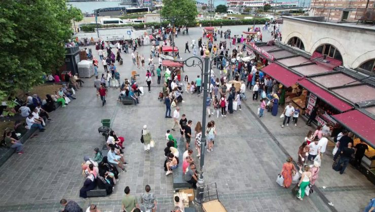 Eminönü’nde bayram hareketliliği yaşanıyor