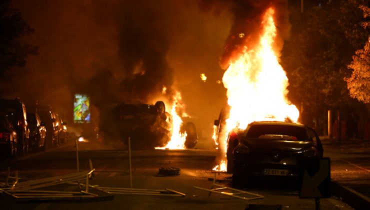 Fransa’da tansiyonun düşmediği Clamart kentinde sokağa çıkma yasağı kararı alındı