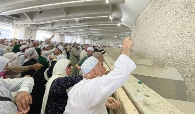 Hacılar şeytan taşladı