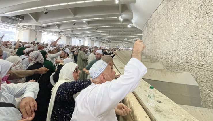 Hacılar şeytan taşladı