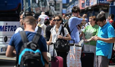 İstanbul Otogarında Kurban Bayramı yoğunluğu! Vatandaşlar bilet bulmakta zorlandı