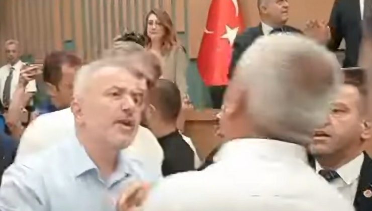 İzmir Büyükşehir Belediye Meclisi’nde AK Partili ve CHP’li üyeler arasında gerginlik yaşandı