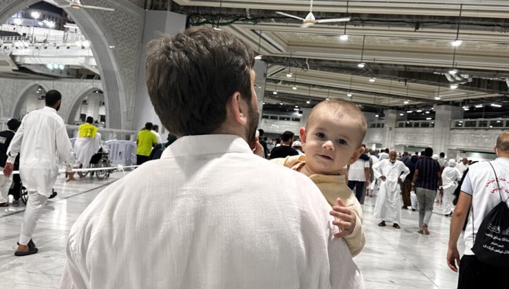 Kabe’nin en minik hacı adayları görenlerin neşe kaynağı oluyor