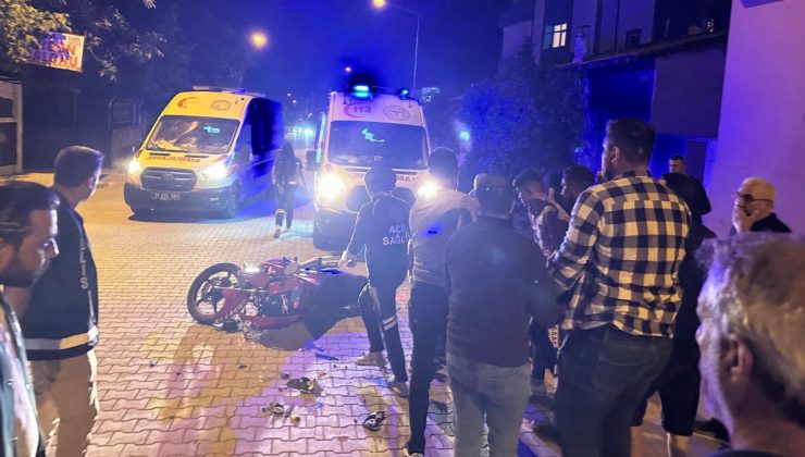 Kars’ta kafa kafaya çarpışan motosiklet sürücülerinin durumu ağır