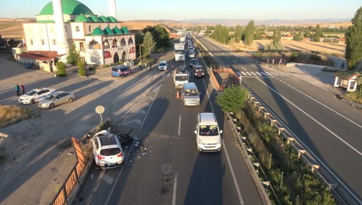 Kırıkkale’de bayram tatili yolundaki otomobil kontrolden çıktı: 3 yaralı