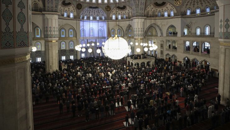 Kurban Bayramı namazı saati yayınlandı! İl il bayram namazı saatleri