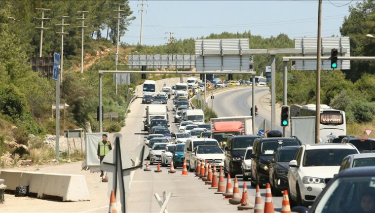 Muğla’da kara yollarında bayram hareketliliği devam ediyor