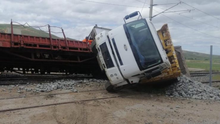 Sivas’ta hemzemin geçitte yaşanan kazada 8 kişi yaralandı