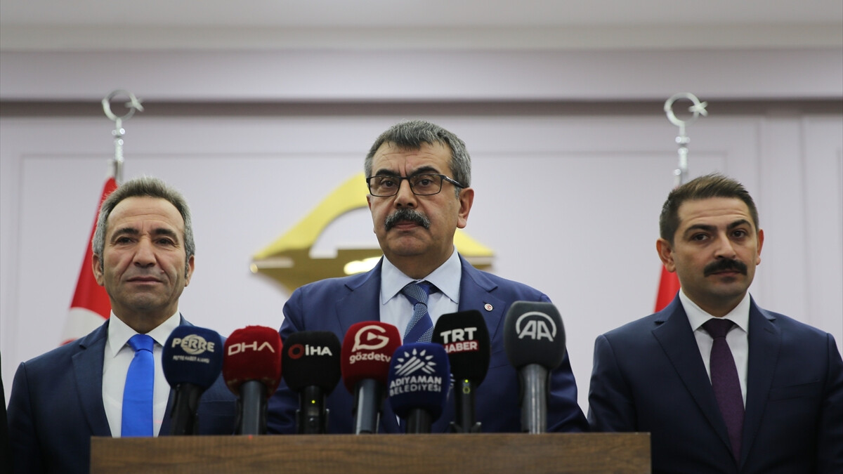 yusuf-tekin-deprem-bolgesindeki-ogretmenler-konaklama-sorunu-yasamayacak-RavXxGTM.jpg