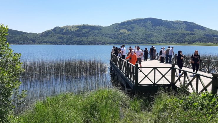 Abant Gölü Milli Parkı bayramda ziyaretçi akınına uğradı