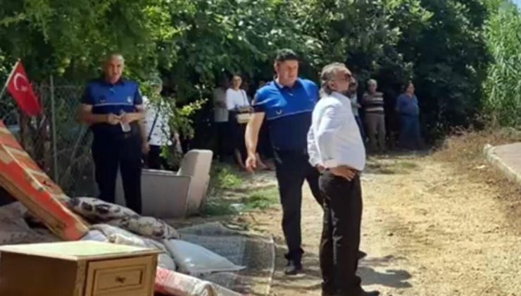 Antalya’da gecekondu yıkımına gelen zabıta Türk bayrağını yüksek noktaya astı