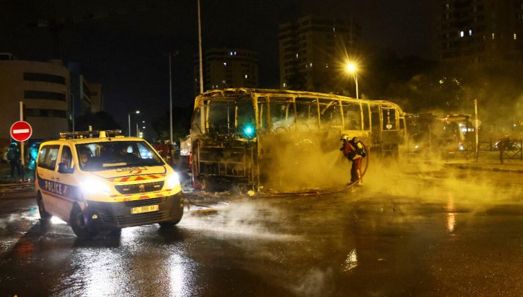 Fransa’da kaos: Protestolarda bin kişi gözaltına alındı, 1 kişi yaşamını yitirdi