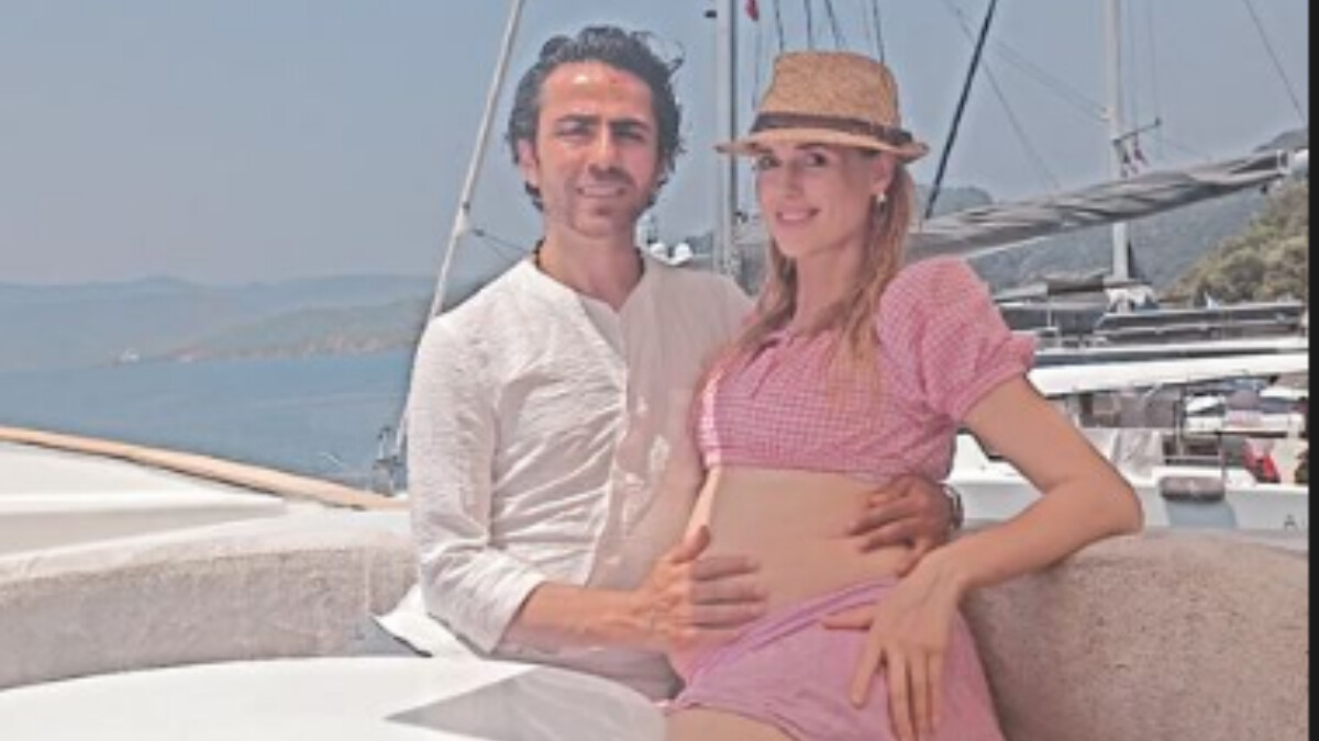 Hamile Wilma Elles’ten bikinili poz