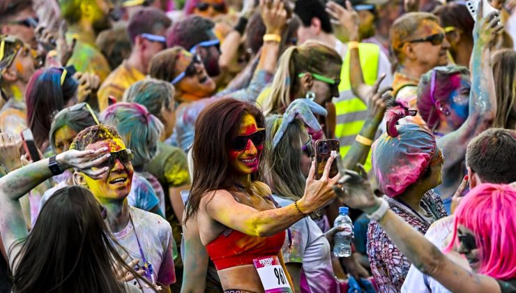 Moskova’da Colourful Run Festivali düzenlendi