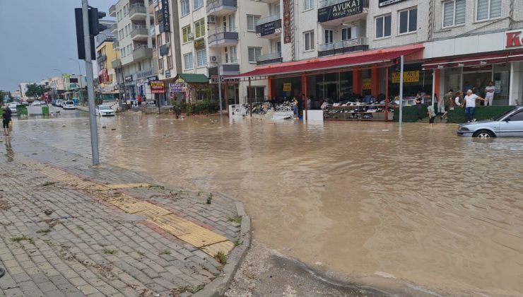 Osmaniye’de sağanak yağış sele döndü